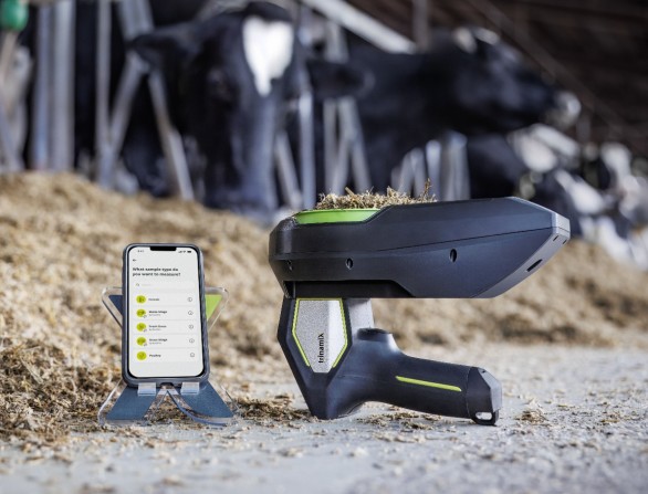 Nieuwe draagbare spectrometer van Eurofins Agro Testing en trinamiX meet voederwaarde real-time
