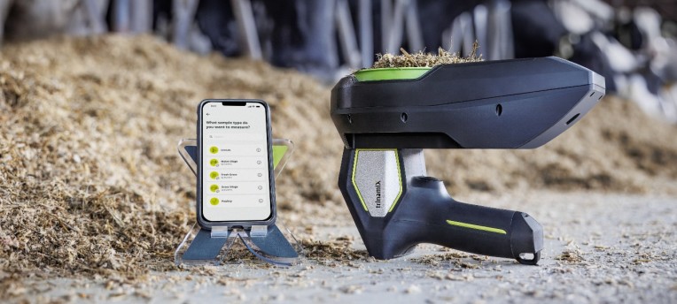 Nieuwe draagbare spectrometer van Eurofins Agro Testing en trinamiX meet voederwaarde real-time